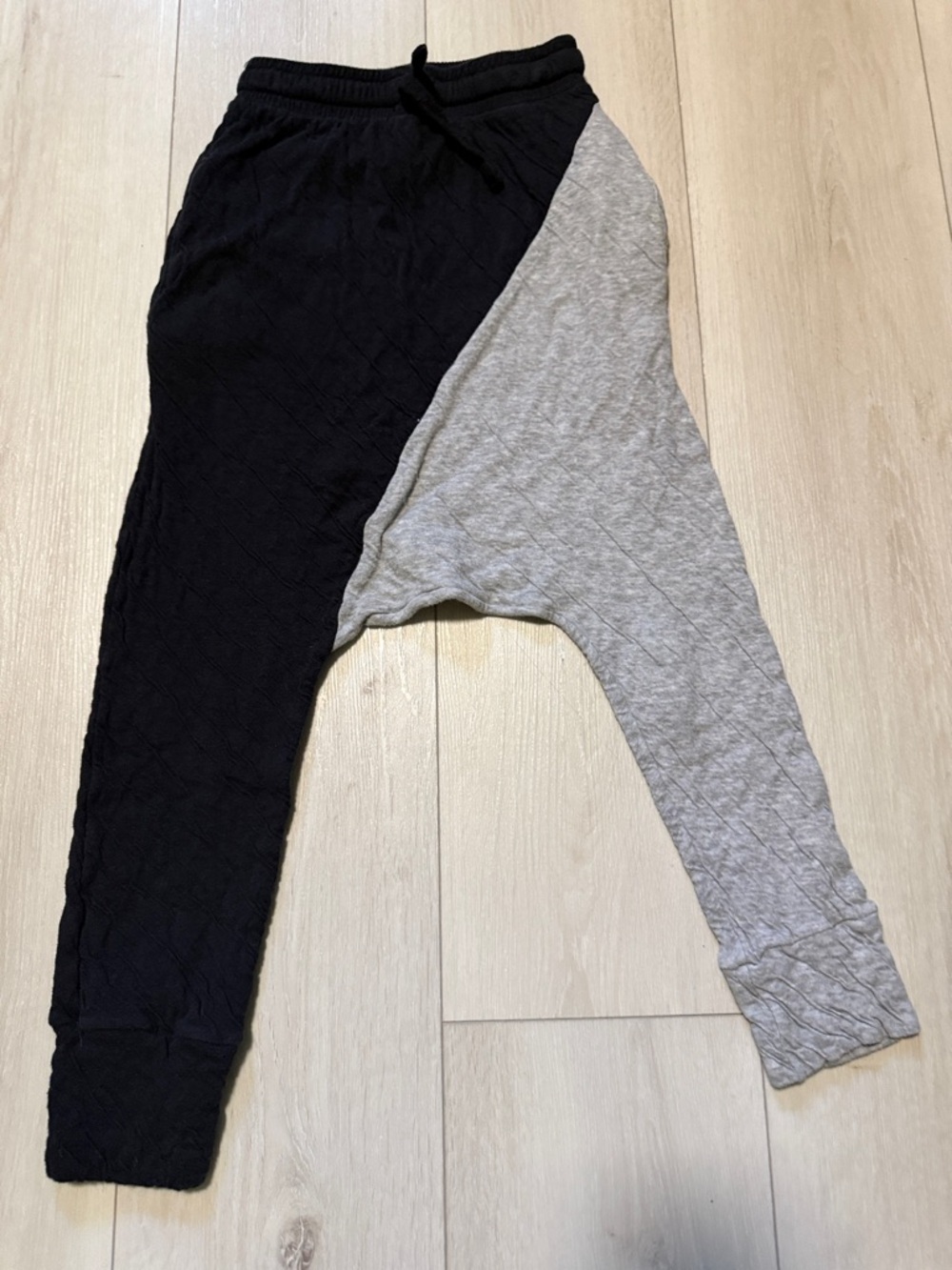 Nununu Kids Two-Tone Black and Gray Drop-Crotch Joggers with pockets. Size 6-7